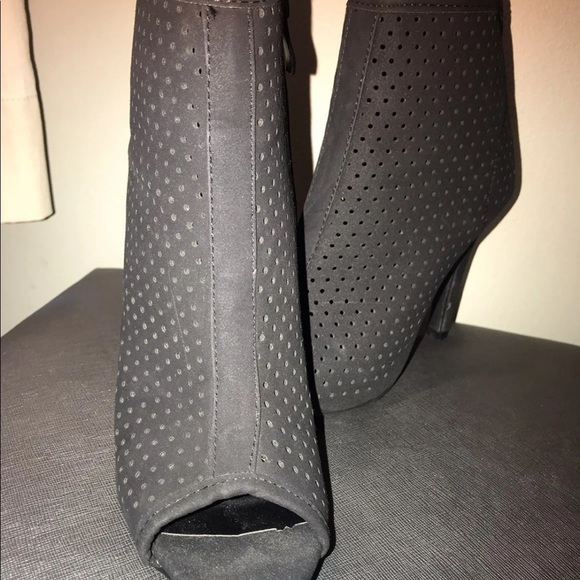 Black Open Toed High Heels - Picture 3 of 7